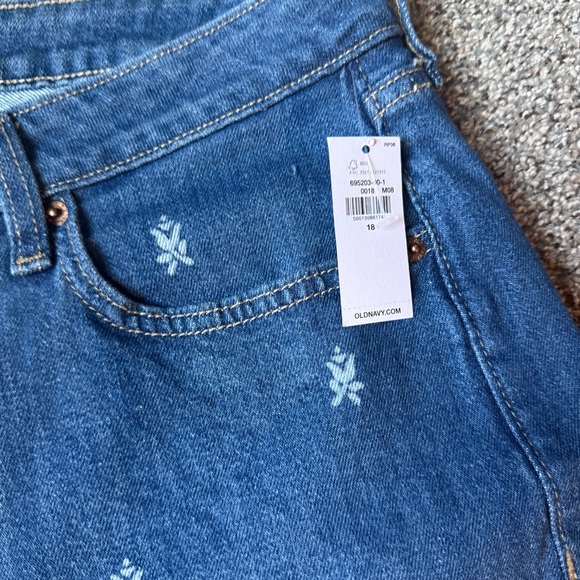 Old Navy High-Waisted OG Jean Shorts -- 3-inch inseam - Picture 5 of 7